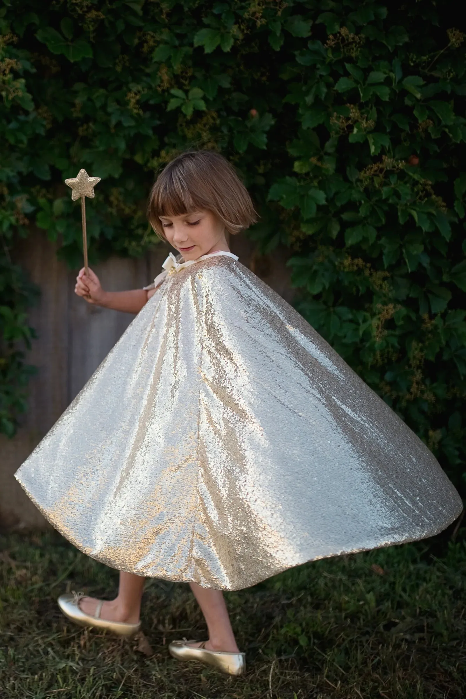 Great Pretenders Gracious Gold Sequin Cape 5/6