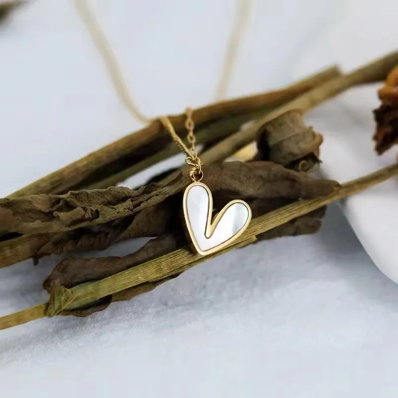Lovely Mini Shell Heart Pendant Necklace